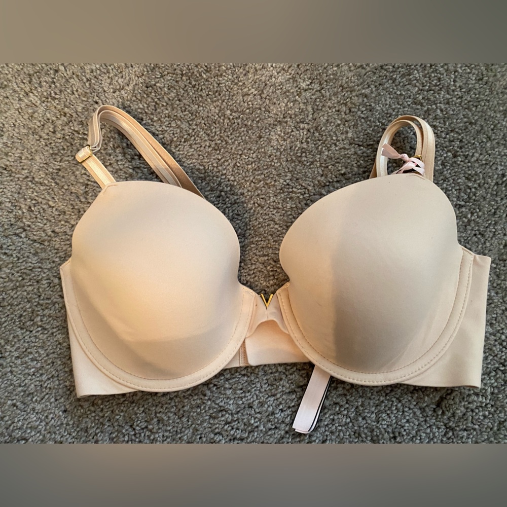 Victoria Secret brand new 32DD bra with tags
